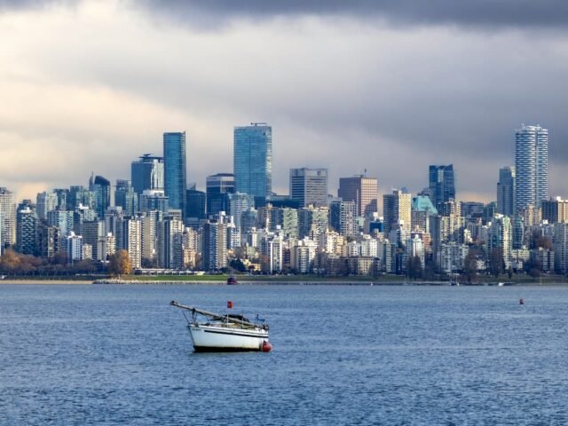Rocky Mountaineer Holidays – 7 Nights / 8 Days Canadian Rockies Rail Journey from London