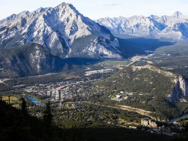 Rocky Mountaineer Holidays – 7 Nights / 8 Days Canadian Rockies Rail Journey from London