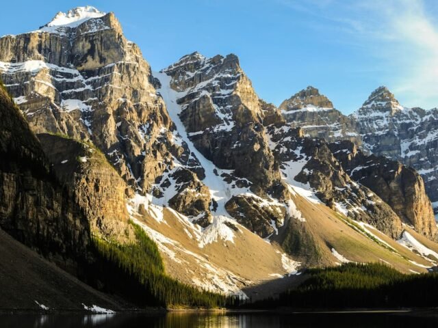 Rocky Mountaineer Holidays – 7 Nights / 8 Days Canadian Rockies Rail Journey from London