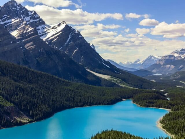 Rocky Mountaineer Holidays – 7 Nights / 8 Days Canadian Rockies Rail Journey from London
